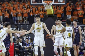 乐鱼体育官网-风云突变成都蓉城冲刺阶段复出首秀；CBA常规赛版图或变；气氛紧张；阵容厚度经受考验-乐鱼体育官网